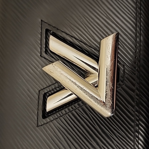 LOUIS VUITTON Epi LV Twist Crossbody Purse Wallet WOC + Original Box - Picture 9 of 17